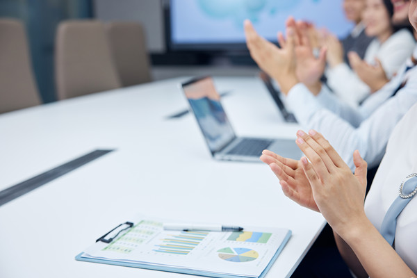 績效與獎勵：掛鉤員工績效，激發(fā)工作熱情！