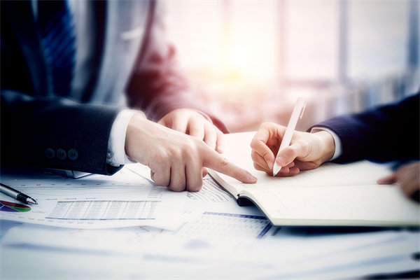 面對業績波動,企業如何靈活調整績效評價標準? 面對業績波動,企業如何靈活調整績效評價標準?