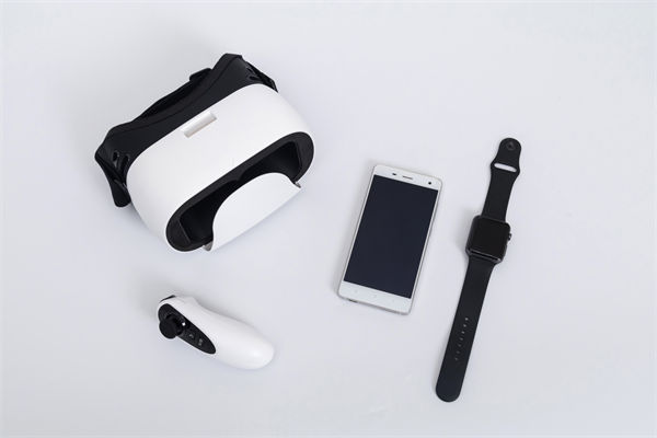 在滾動預算模式下，如何確保預算的連續性和前瞻性？